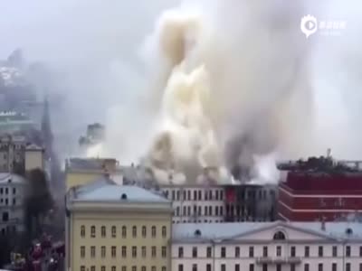 实拍俄罗斯国防部大楼起火 伤亡不详