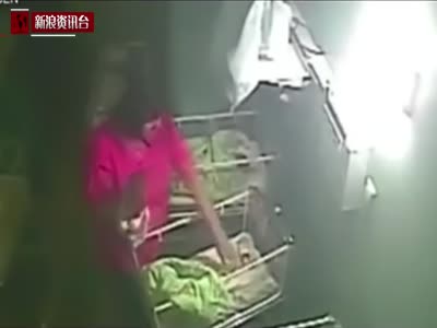 实拍：嫌哭声吵醒其他婴儿 保国护士打咬女婴