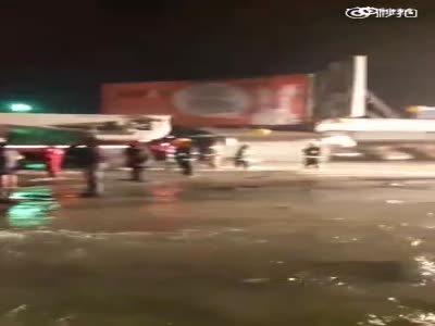 现场视频：台湾6.7级地震 大楼倒塌横躺公路