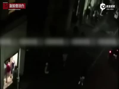 现场：墨尔本发生骚乱 华裔女生遭20余人抢劫