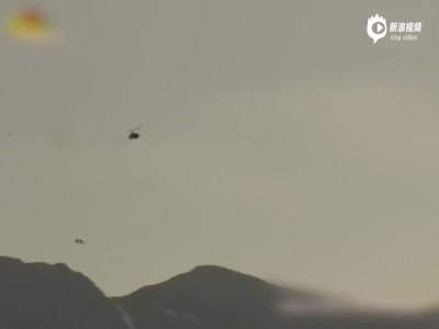 实拍土耳其直升机被导弹打成两节 空中爆炸