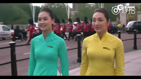越南航空宣传片空姐身材太好传统服饰显气质