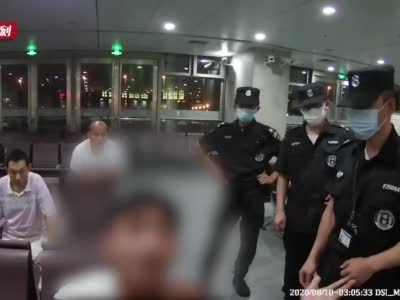 男子酒后骚扰女乘客 不听劝阻殴打辅警被拘留