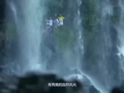 湘西芙蓉镇：一座挂在瀑布上的千年古镇
