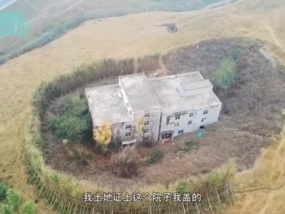 郑州绿化带现别墅钉子户 主人：房子被围 没电没水