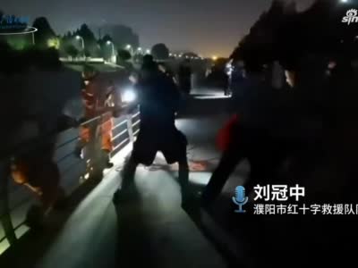 深夜突发！男子醉酒不慎落入河中，被救时仍在熟睡